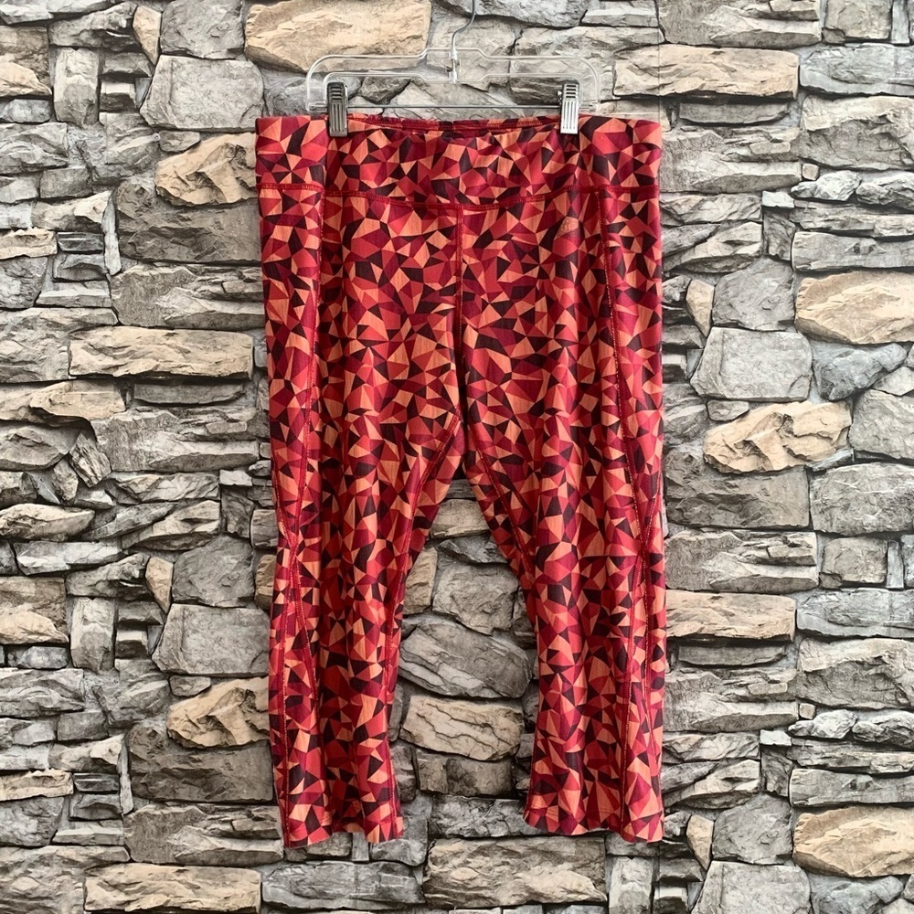 #164 North Face Geometric Graphic Fuchsia Print Athletic Capri Leggings Pants